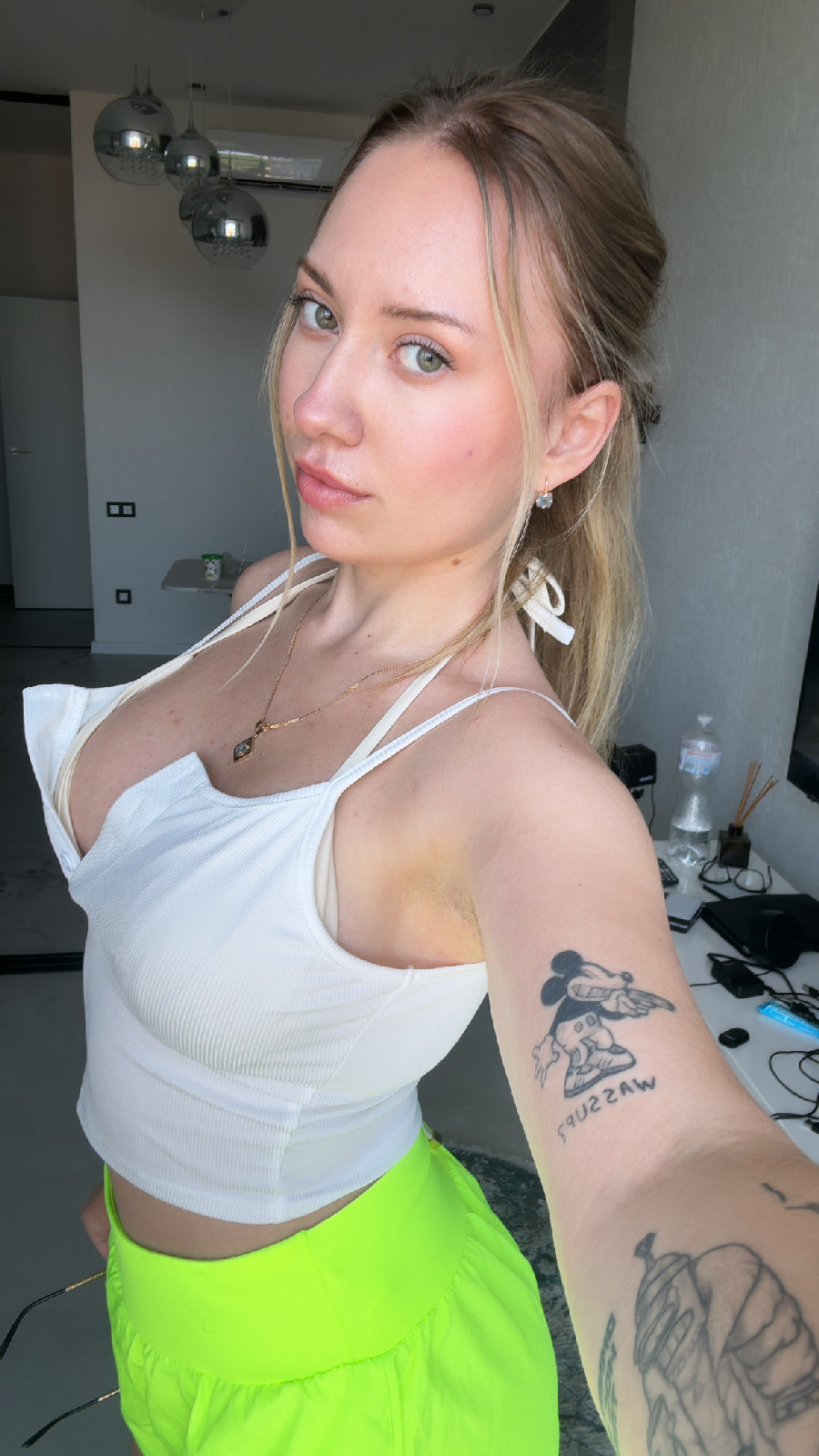 KateV in her underwear in Sucre