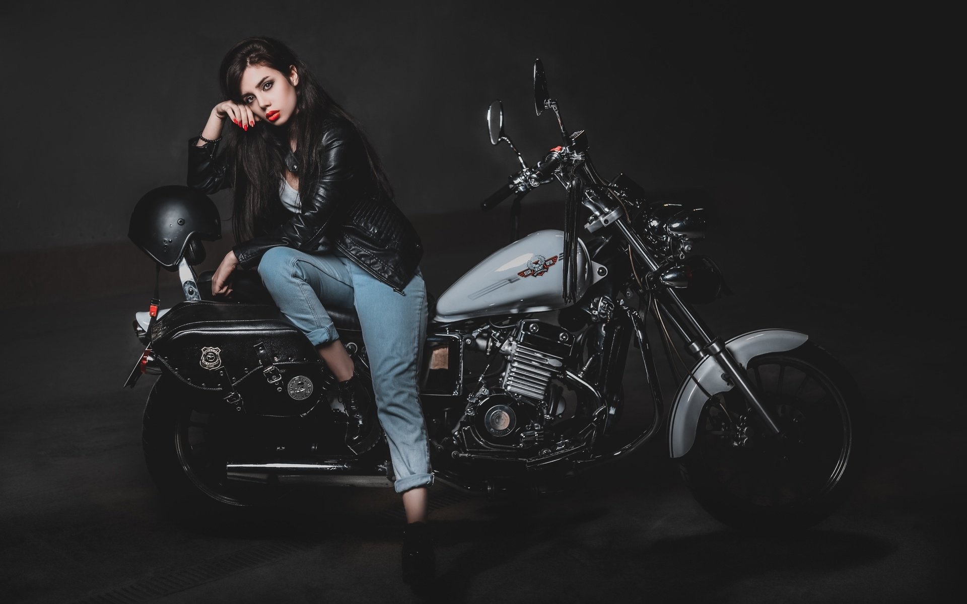 Biker girls: style and drive in Sucre