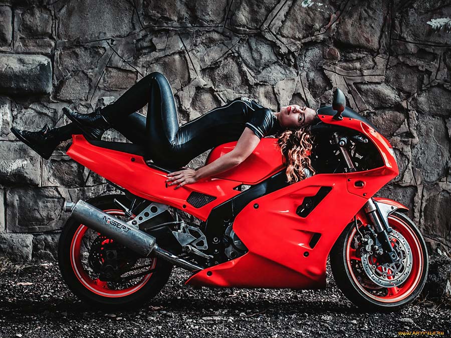 Beautiful girl Beautiful girls and motorcycles in Sucre