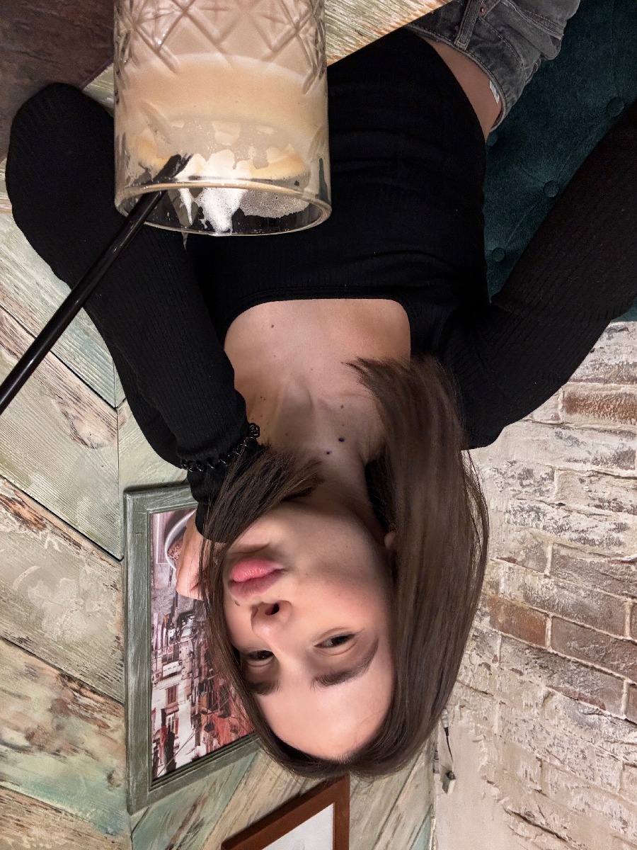 Fresh photos, fresh mood — Tina online in Sucre